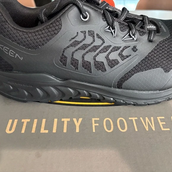 Keen | Shoes | Keen Black Athletic Shoes With Reinforced Toe  display picture 1